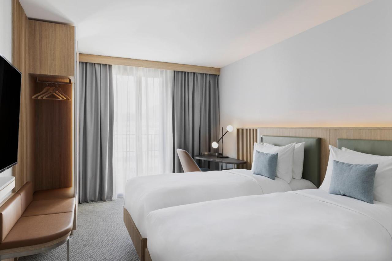 Courtyard By Marriott Biel Bienne Hotel Bagian luar foto