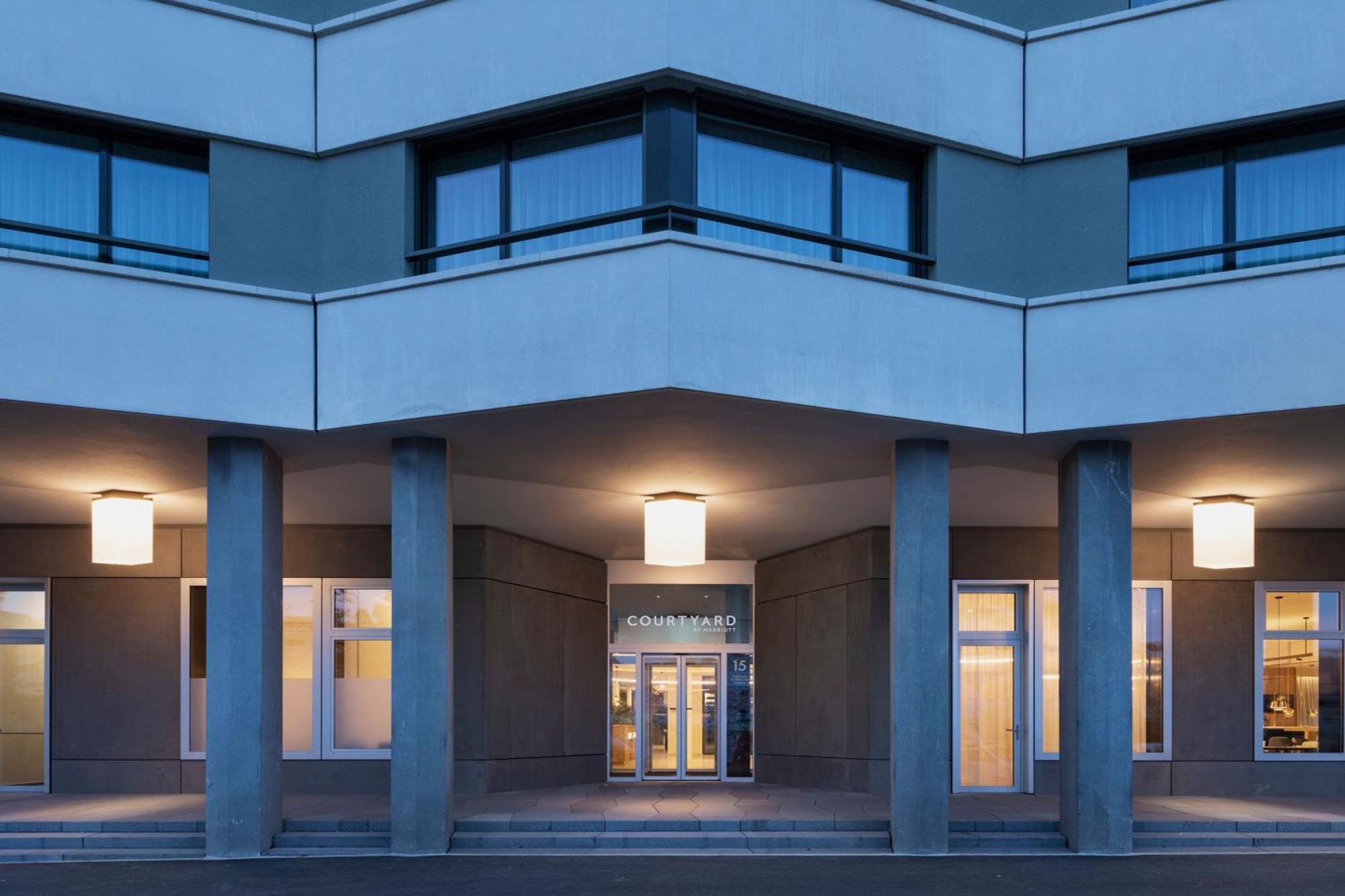 Courtyard By Marriott Biel Bienne Hotel Bagian luar foto