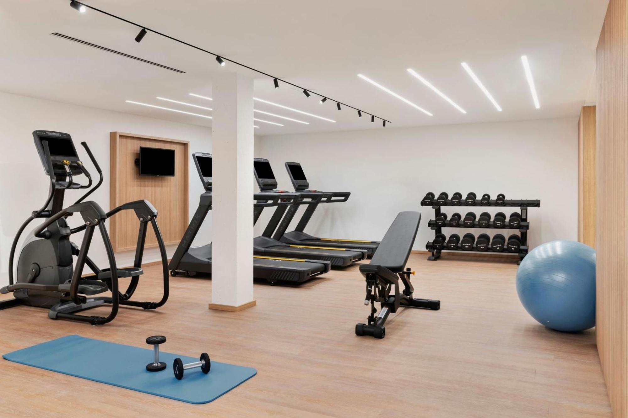 Courtyard By Marriott Biel Bienne Hotel Bagian luar foto