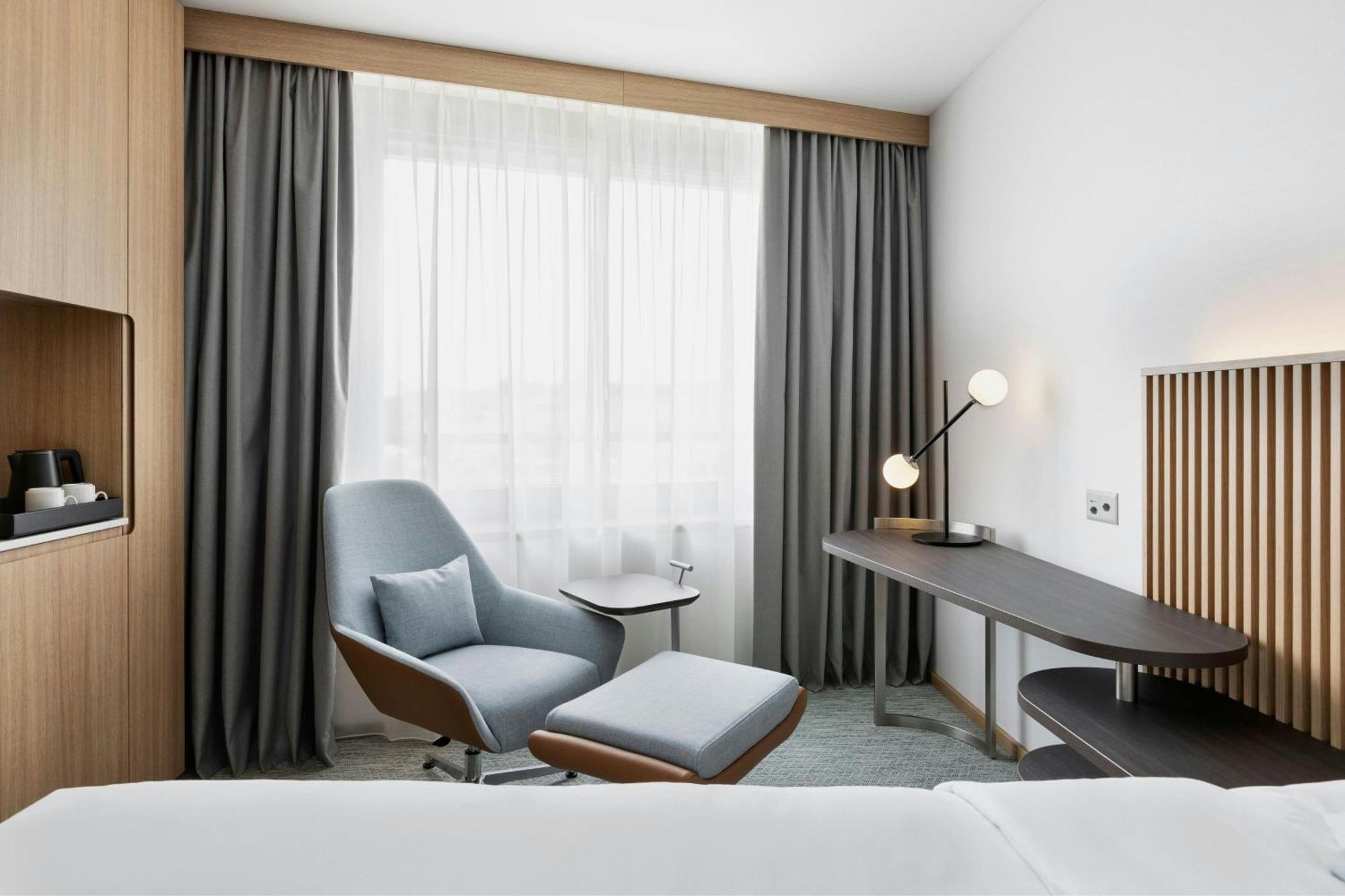 Courtyard By Marriott Biel Bienne Hotel Bagian luar foto