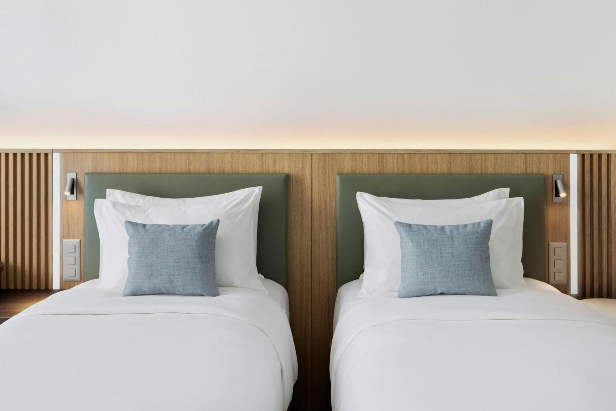 Courtyard By Marriott Biel Bienne Hotel Bagian luar foto