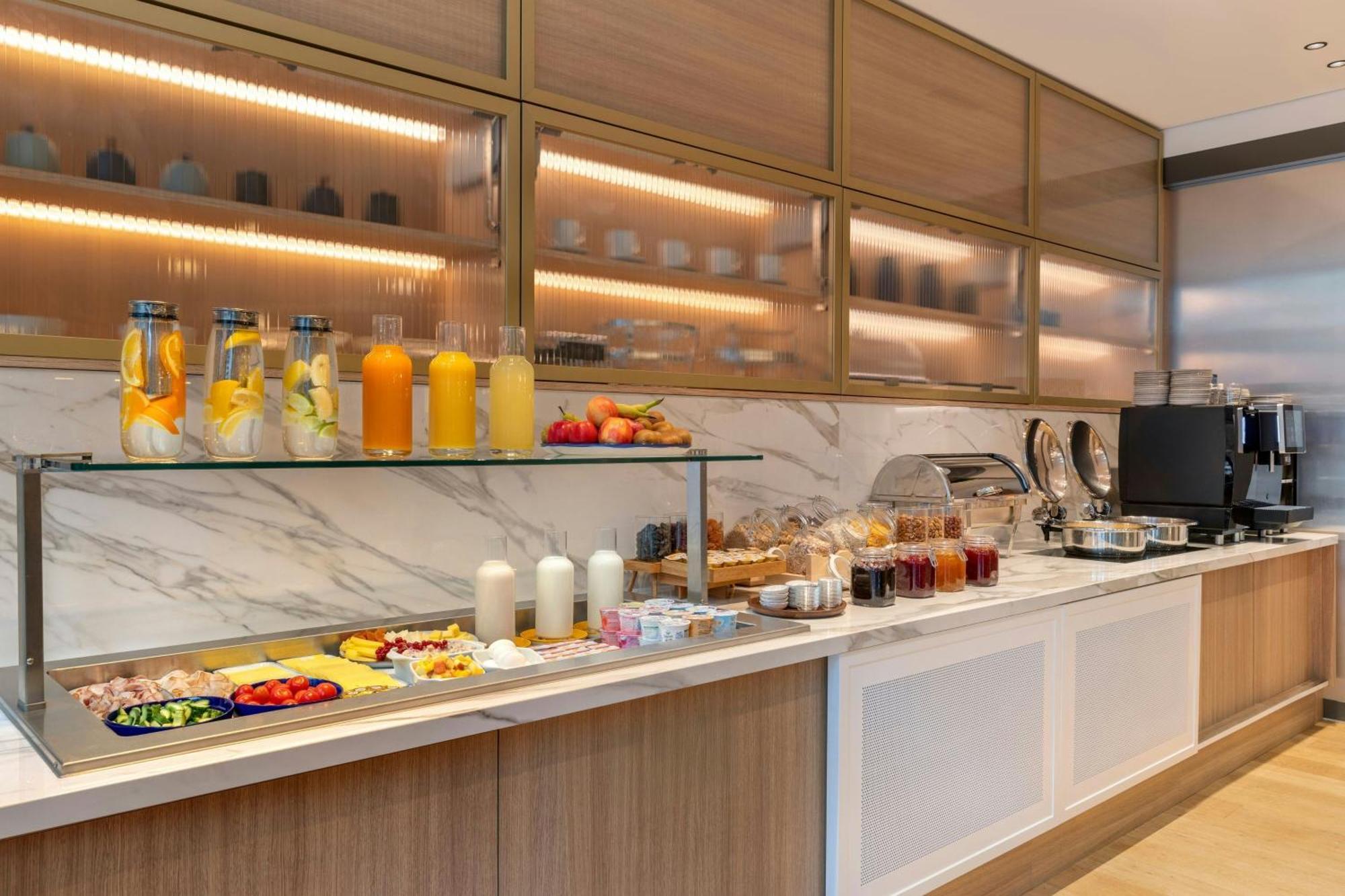 Courtyard By Marriott Biel Bienne Hotel Bagian luar foto