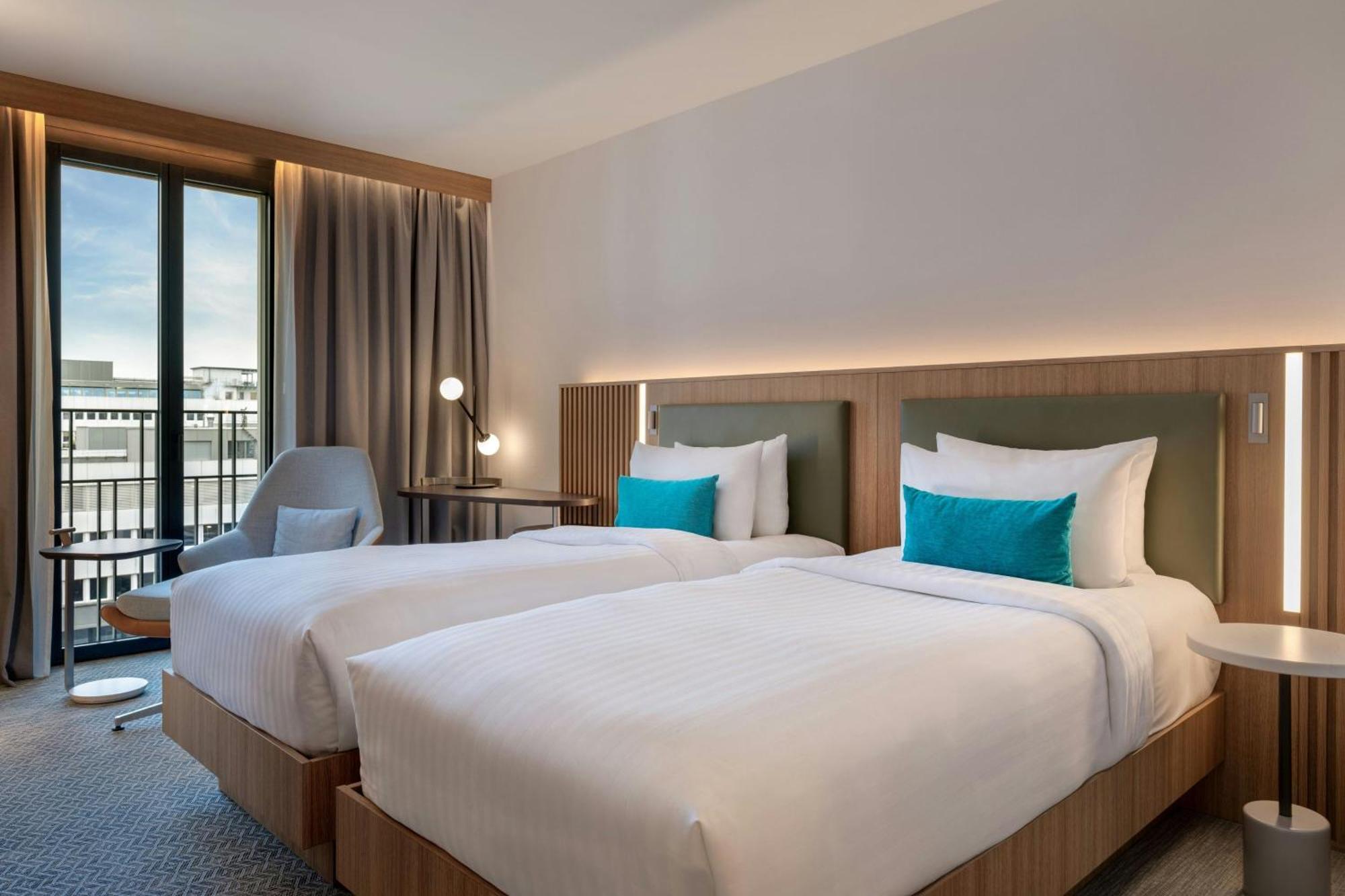 Courtyard By Marriott Biel Bienne Hotel Bagian luar foto