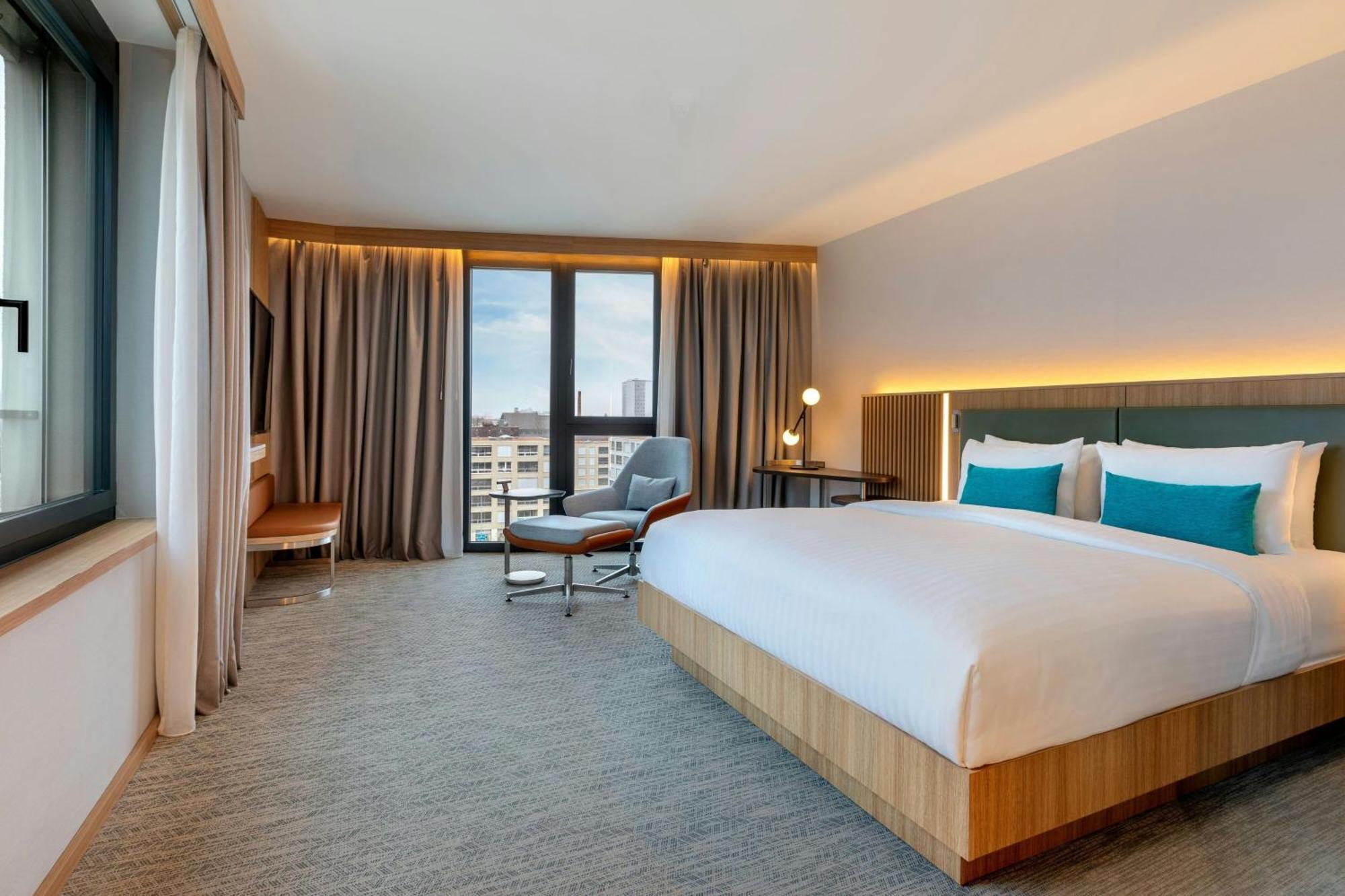 Courtyard By Marriott Biel Bienne Hotel Bagian luar foto