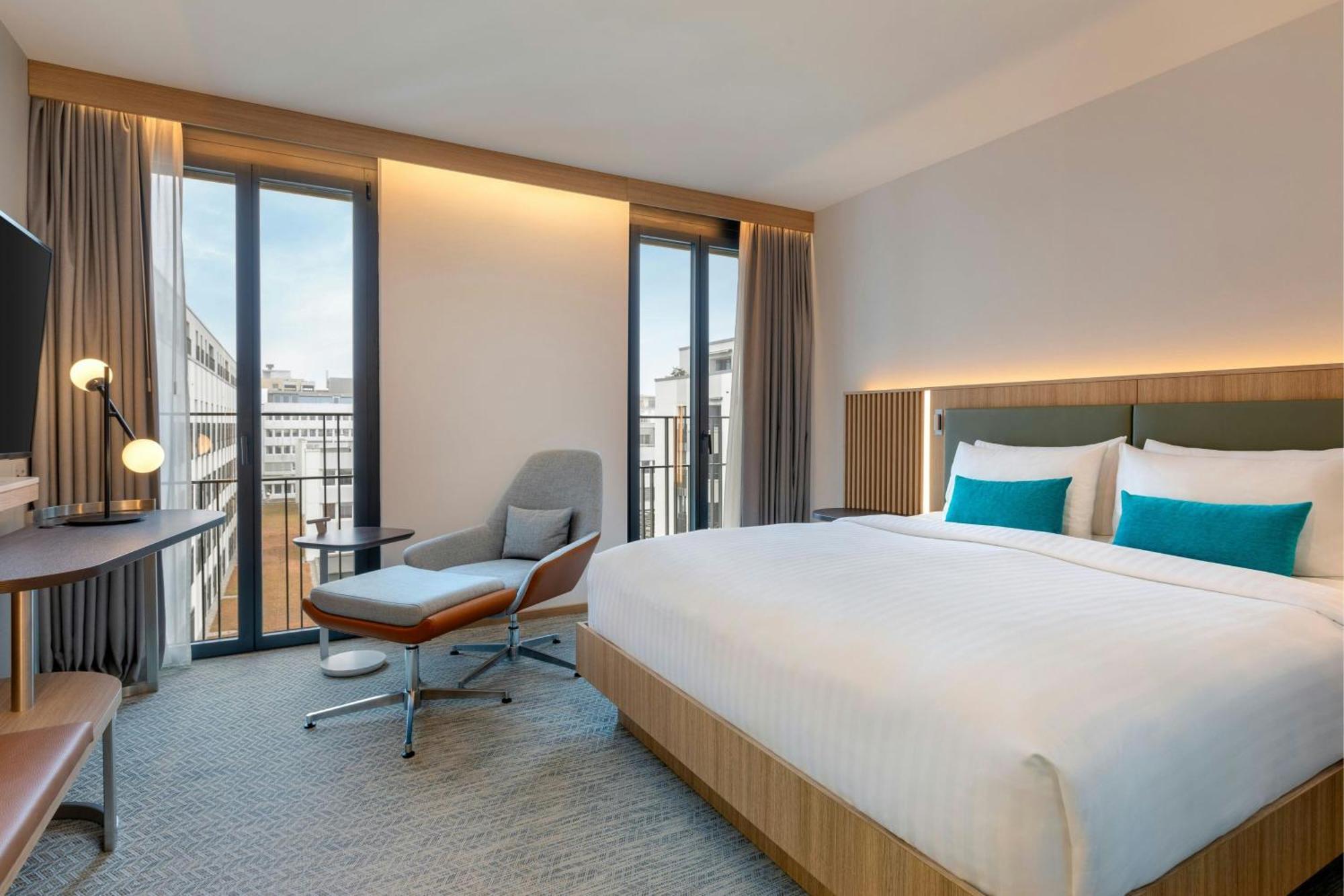 Courtyard By Marriott Biel Bienne Hotel Bagian luar foto